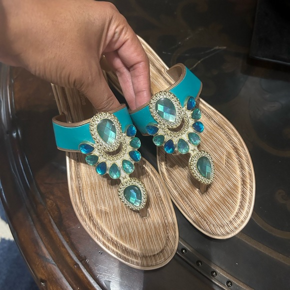 A pair of jewel sandals 🩴 - Picture 3 of 5